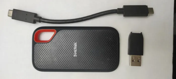 SSD Externo Portátil SanDisk Extreme V2 2TB - USB-C 1050MB/s (SDSSDE61)