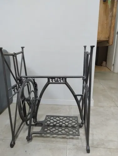 Pé de Máquina de Costura Pfaff Antiga