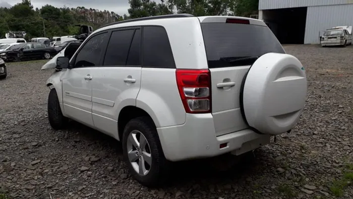 Suzuki Gran Vitara 2012 vendido em peças 