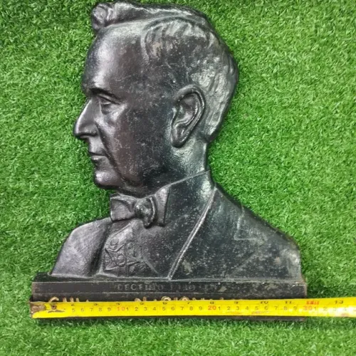 Antiga placa de ferro fundido de Getúlio Vargas decada de 40