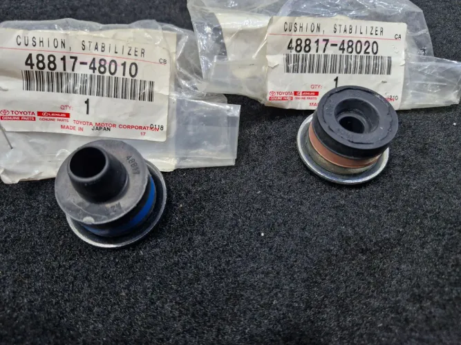 Almofada estabilizadora traseira genuína Toyota 48817-0R043 Rav4 14/18