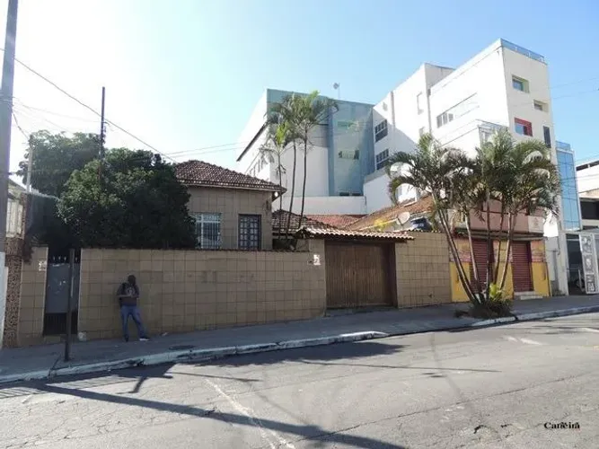 Terreno com casas no coração da Vila Matilde