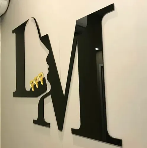 Letras em acrílico, alto relevo e ACM