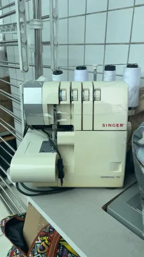 Maquina Singer Overloque differential feed (com capa)