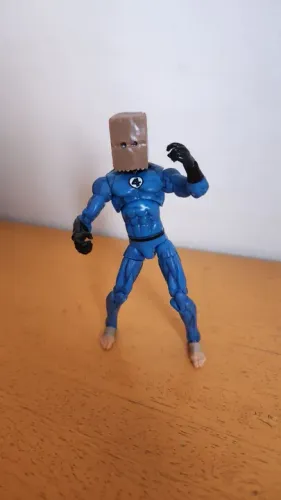 Homem-Aranha - Homem Vergonha - Actipn Figure Marvel Universe Hasbro