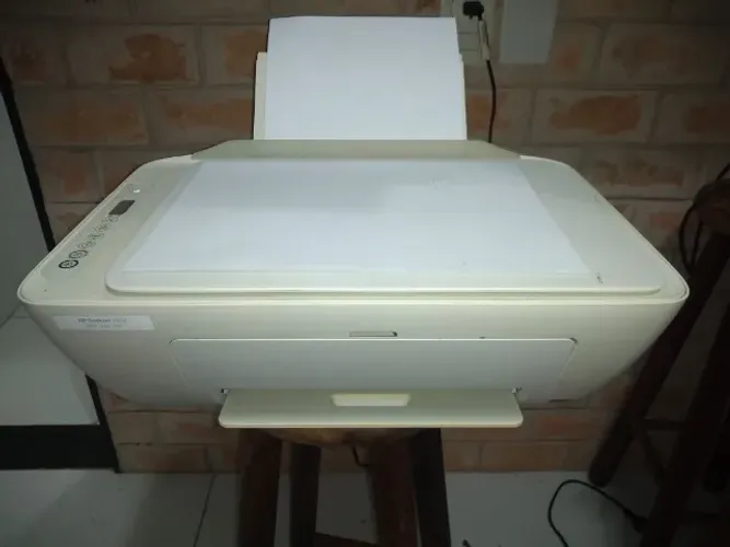 Impressora HP Deskjet 2652 Wifi/Multi (semi-nova), precisa recarregar ou trocar Cartuchos.