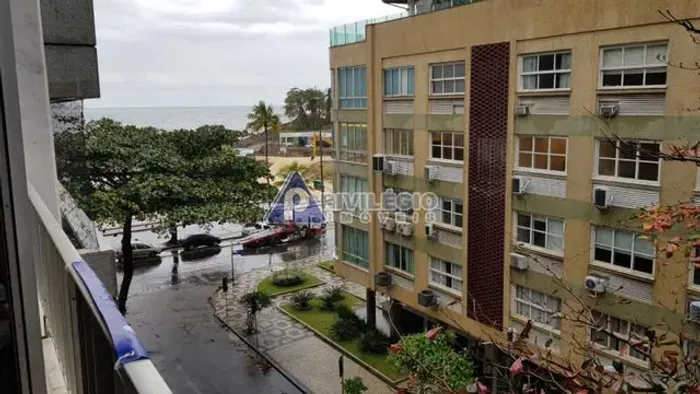 Privilégio Imóveis Vende: Apartamento no Leblon - 3 Quartos, 1 Suíte, Vista Mar e 1 Vaga E