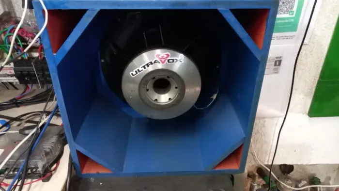 Caixa Euclides  falante de  15 polegada ultravox 1600 w rms 4 ohms