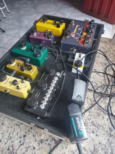 Pedais Guitarra com Fonte e Case