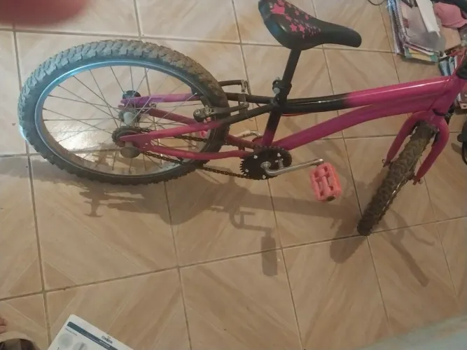 Vendendo uma bicleta boa semi nova muito boa
