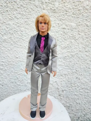 Boneco Ken - Moda e magia