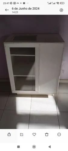 Balcão Expositor Branco com Prateleiras