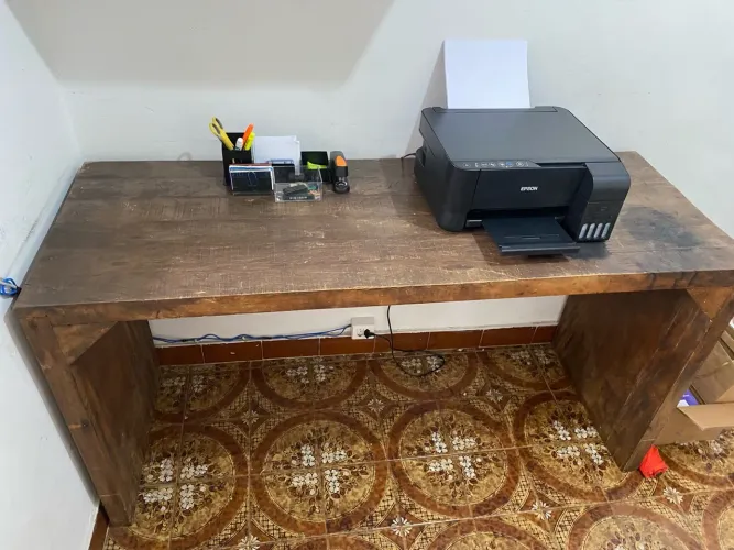 Mesa de madeira rústica