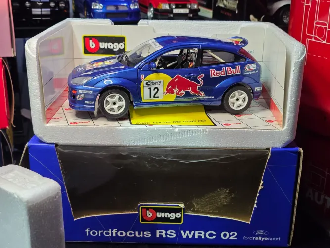 Miniatura 1:18 burago Ford focus redbull raro novo 
