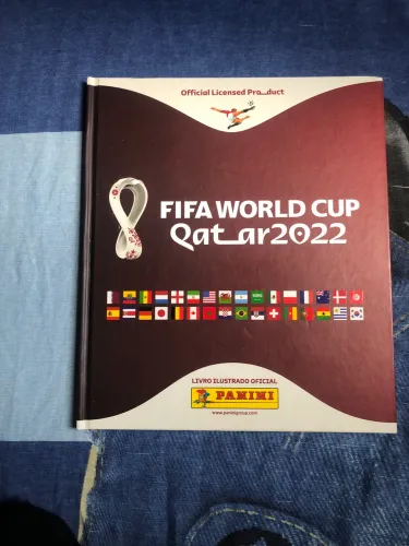 Álbum da copa de 2022 69% completo de capa dura