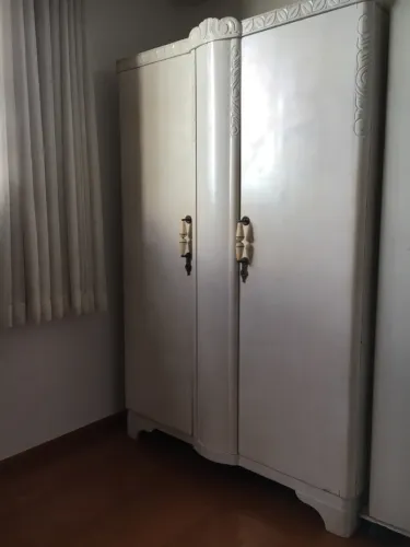 Guarda roupa antigo 