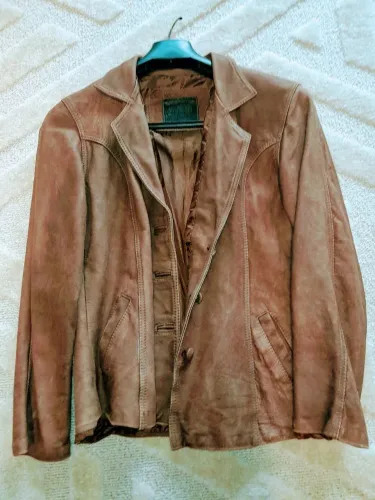 Jaqueta de Couro Marrom. Feminino