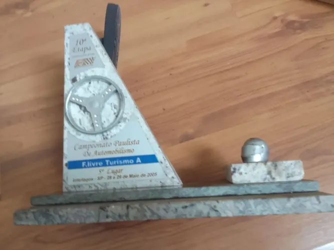 Vendo troféus de Interlagos raridades  FORÇA LIVRE                     DO ANO  2000