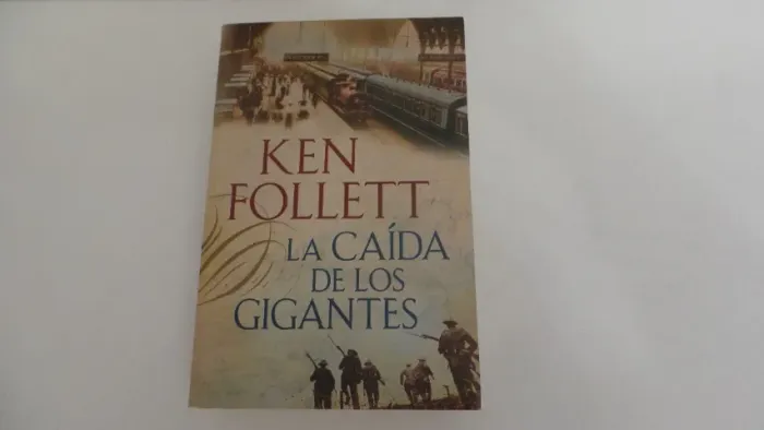 LIVRO KEN FOLLETT LA CAÍDA DE LOS GIGANTES USADO EM EXCELENTE ESTADO DE CONSERVAÇÃO!