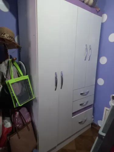 Guarda roupa em bom estado