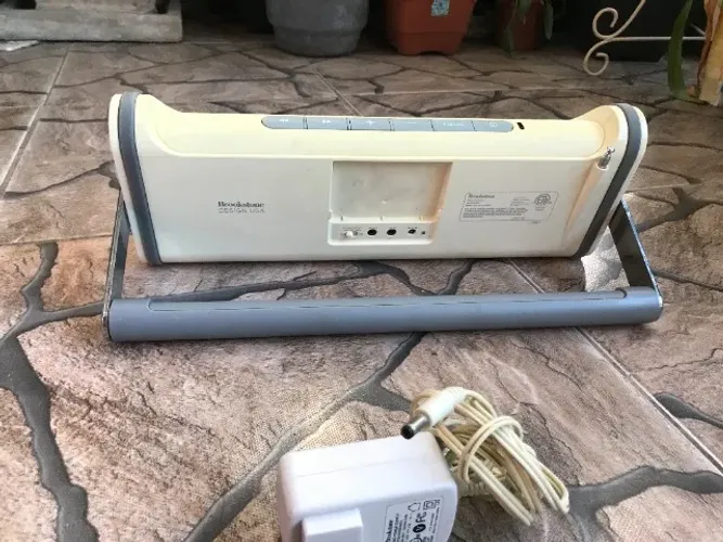 Radio-FM- Brookstone Boombox para iPad, iPod e iPhone com built-in de Prata Fm