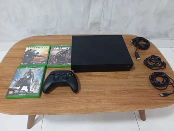 XBOX ONE X 1TB - IMPECÁVEL + CONTROLE SERIES X + 3 JOGOS