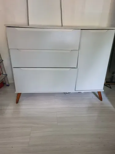 Penteadeira cinza com 3 gavetas e 1 porta