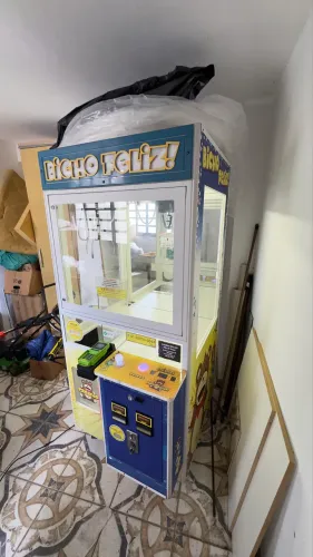 Máquina de pelúcias (GRUA) Bicho Feliz