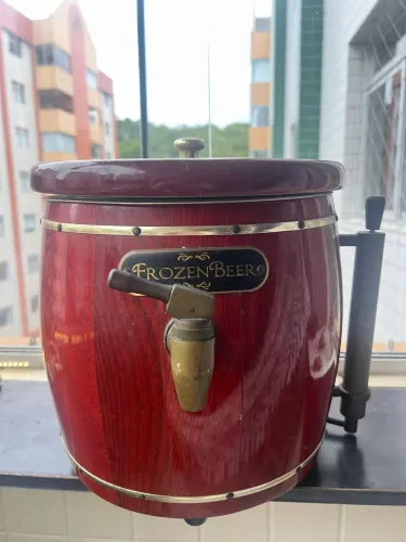 Perfeita Chopeira Manual de Mogno | Peça Decorativa Estilosa