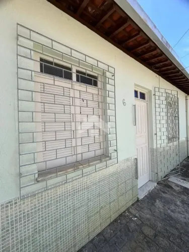 Casa de Vila, 2/4, 1 banheiro, área de serviço - Getúlio Vargas