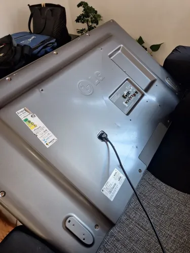 TV LG 32 polegadas- com defeito ideal para assistências