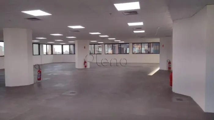 Salão com 455 m² para locação no Centro de Campinas