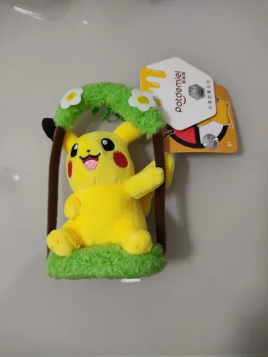 Pingente Pokémon Pikachu de pelúcia