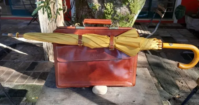  NOVA, sem uso, de coleção! Pasta executiva em couro natural da marca italiana The Bridge