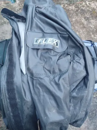 Capa de chuva Delta com Bolso Tamanho M (apenas a blusa)