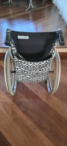 Cadeira de Rodas POLIOR novíssima
