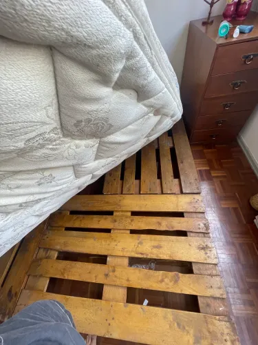 Pallets (4) madeira maciça