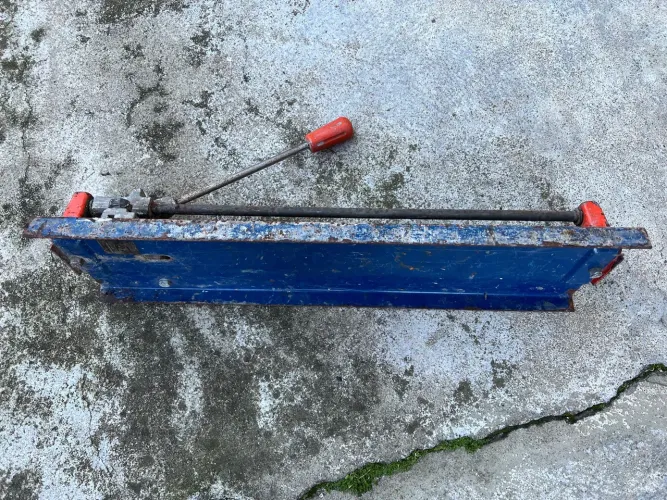 Riscadeira de cortar piso 70cm com ponteira