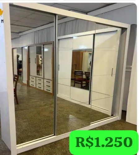 Lindo guarda roupa espelhado em promoção