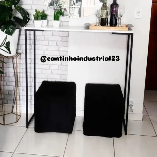 Aparador estilo Industrial com Estrutura em Metal.Fazemos sob encomenda