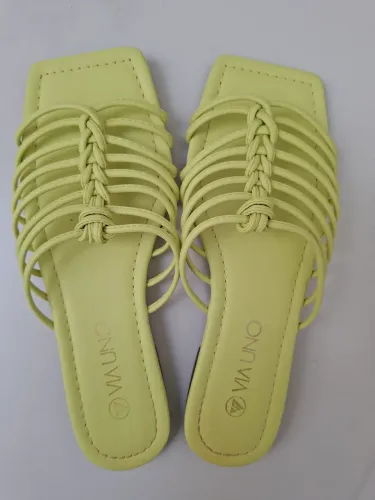 Sandália Rasteira Feminina Amarela