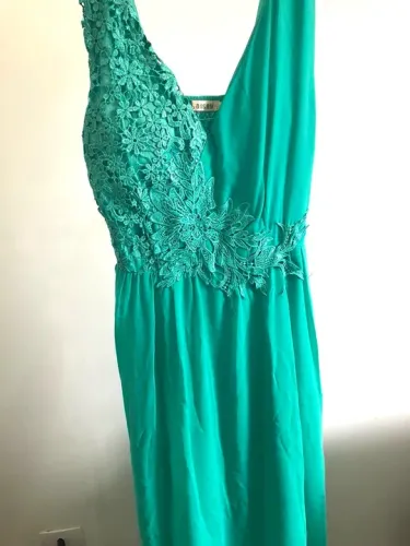 Vestido verde água com renda