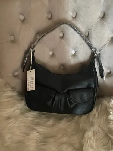 Bolsa Baguete Preta com  Alça Transversal NOVA C 149,00 
