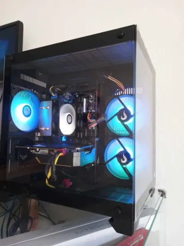 PC Gamer: Core i5-9600KF, RTX 2060, RAM 16GB