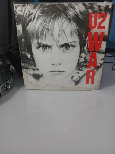 Vinil U2 War raridade usadovem bom estado com marcas na capa testado funcional 