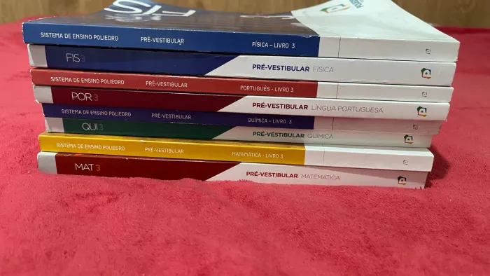 Livros pré vestibular Poliedro 