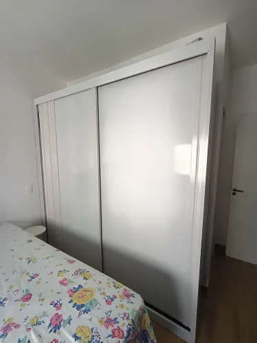 Guarda roupa em MDF 2 portas de correr e 4 gavetas