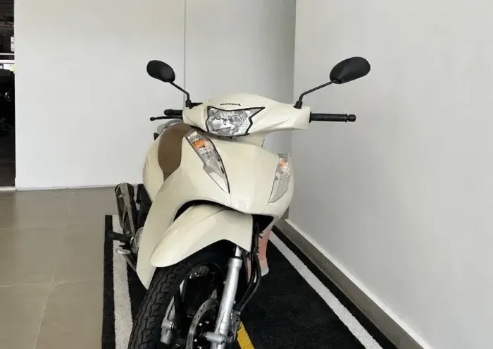 Biz 125 única dona. 2023/2024 menos de 1.500km rodados