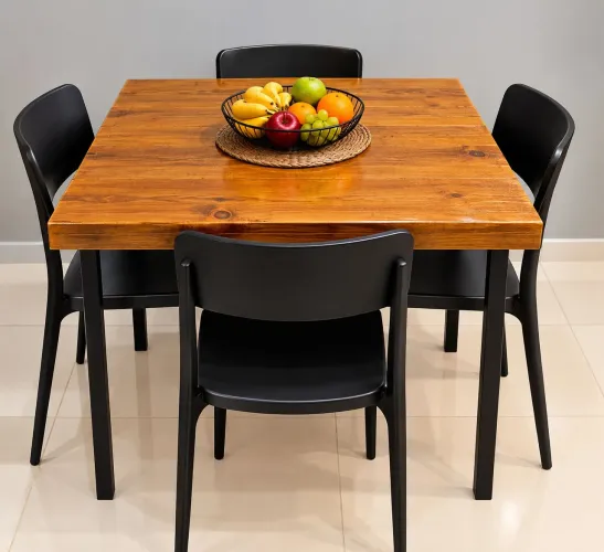 Mesa em Madeira - SEM AS CADEIRAS