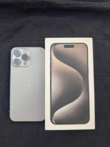 iPhone 15 Pro Max sem marcas de uso
